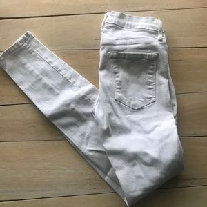 Frame Denim Le Skinny de Jeanne Distressed 👖